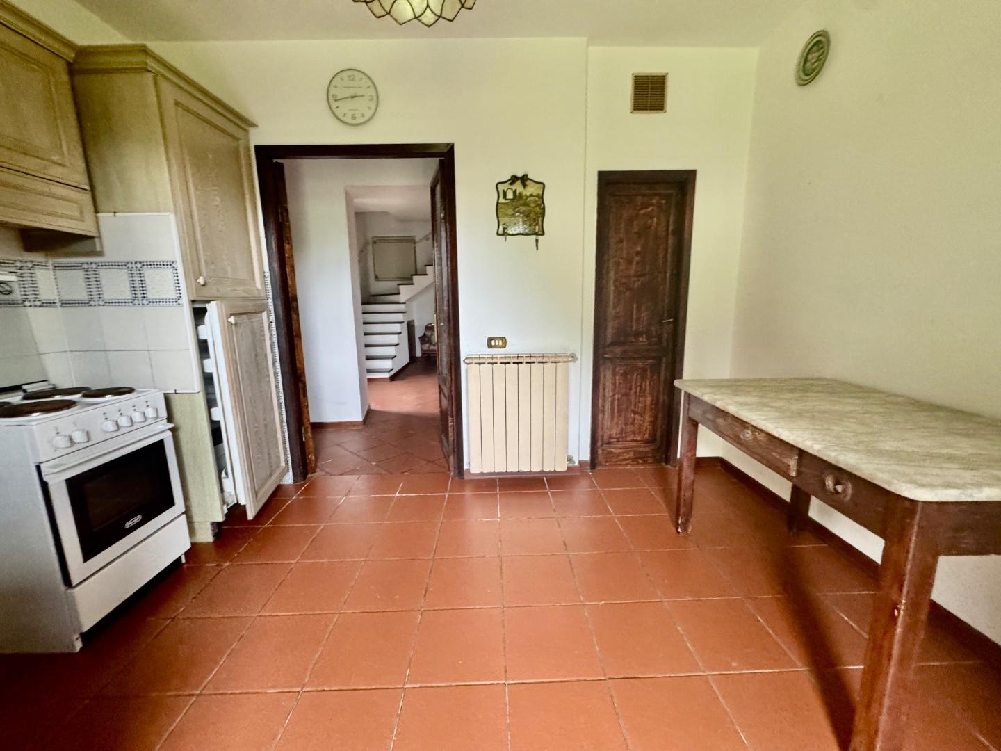 Immagine 13 di Casa bifamiliare in vendita  a Montignoso