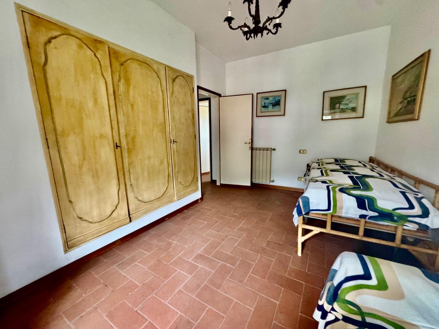 Immagine 24 di Casa bifamiliare in vendita  a Montignoso