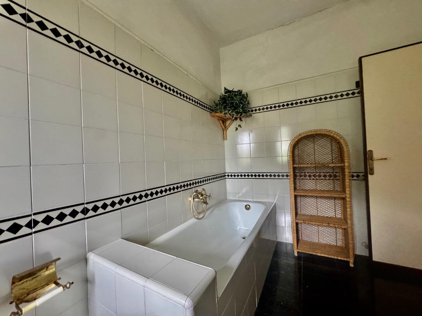 Immagine 30 di Casa bifamiliare in vendita  a Montignoso