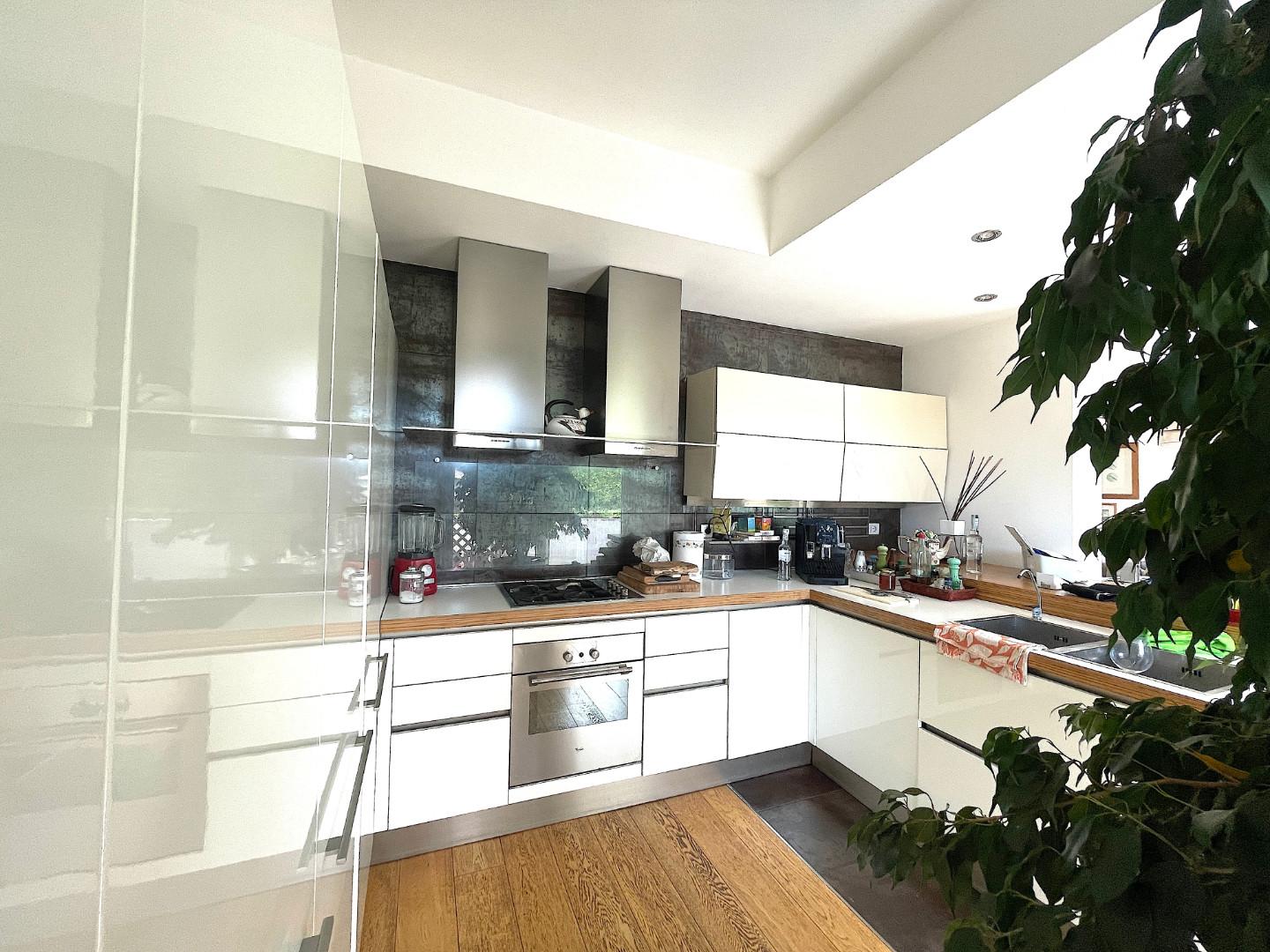 Immagine 7 di Appartamento in vendita  a Pietrasanta