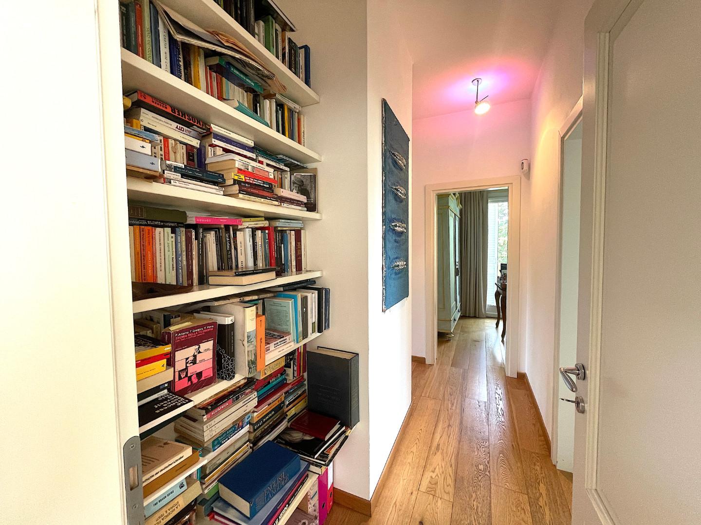 Immagine 25 di Appartamento in vendita  a Pietrasanta