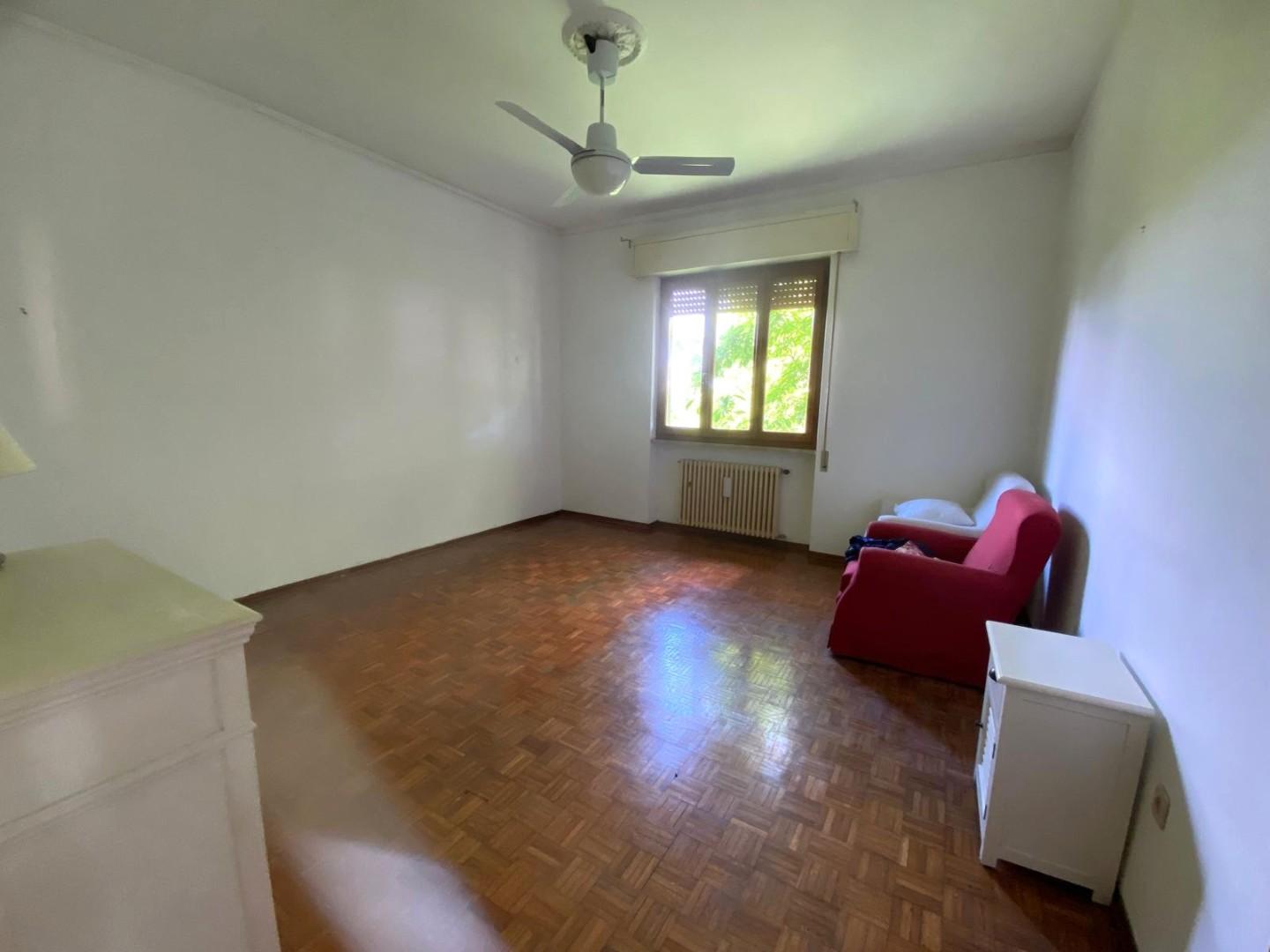 Immagine 8 di Villa in vendita  a Massa