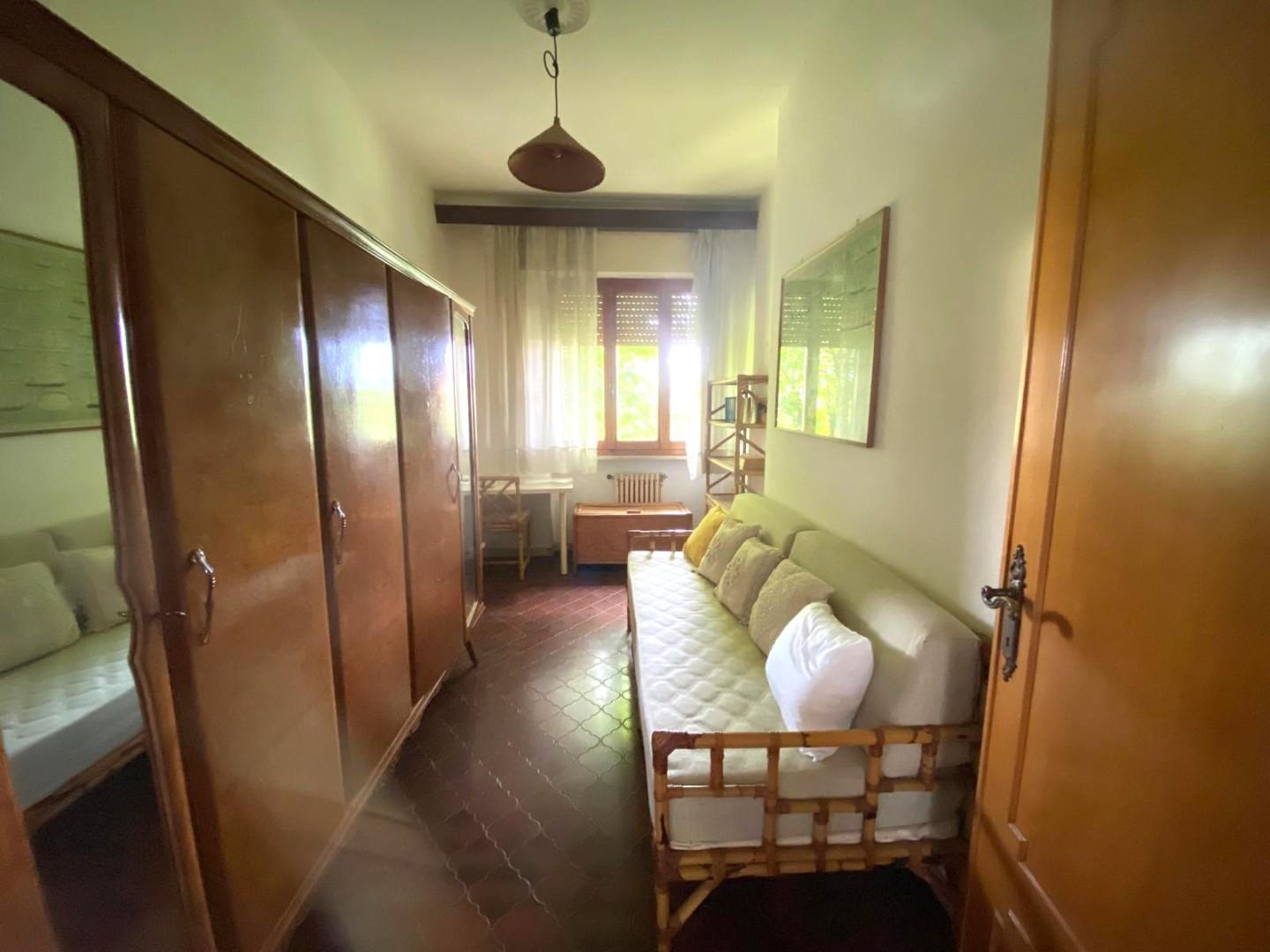 Immagine 9 di Villa in vendita  a Massa