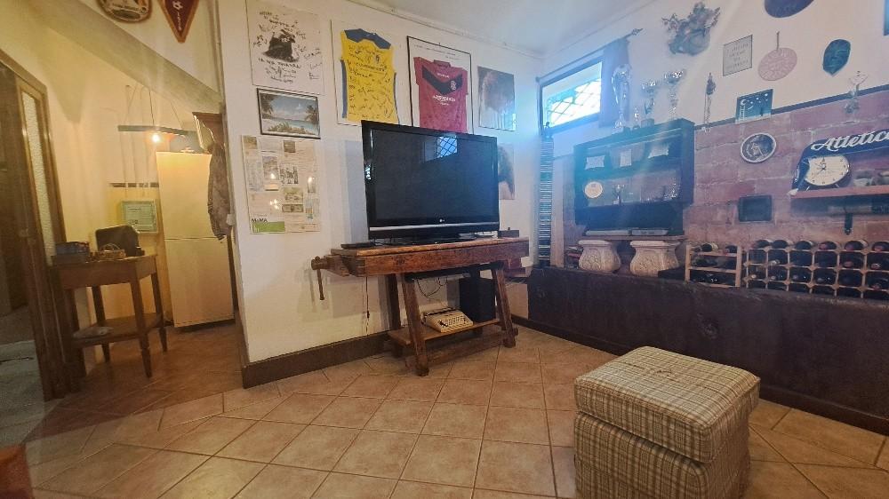 Immagine 42 di Casa colonica in vendita  a Pontedera