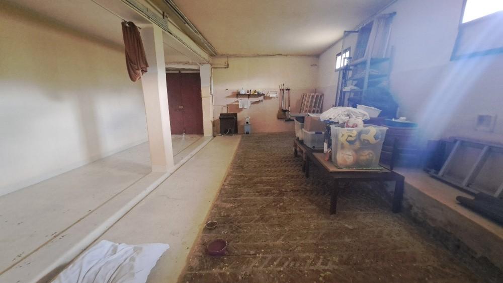 Immagine 48 di Casa colonica in vendita  a Pontedera