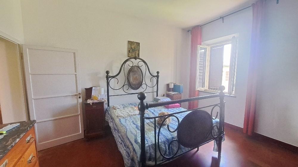 Immagine 28 di Casa colonica in vendita  a Pontedera