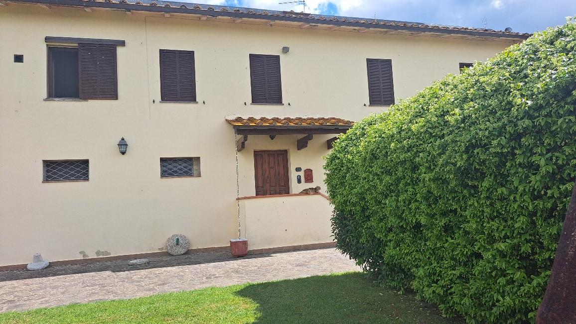 Immagine 51 di Casa colonica in vendita  a Pontedera