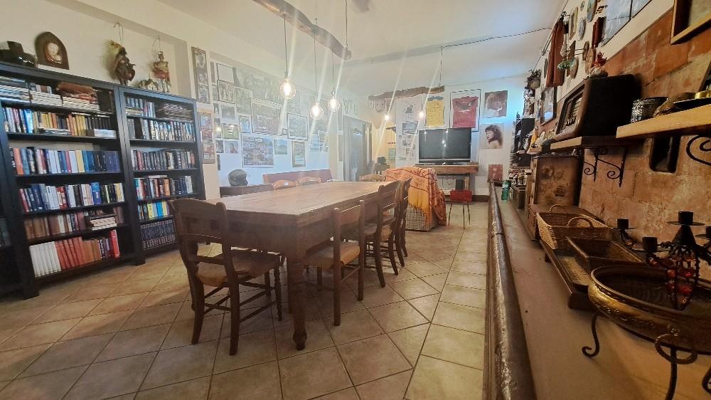 Immagine 40 di Casa colonica in vendita  a Pontedera