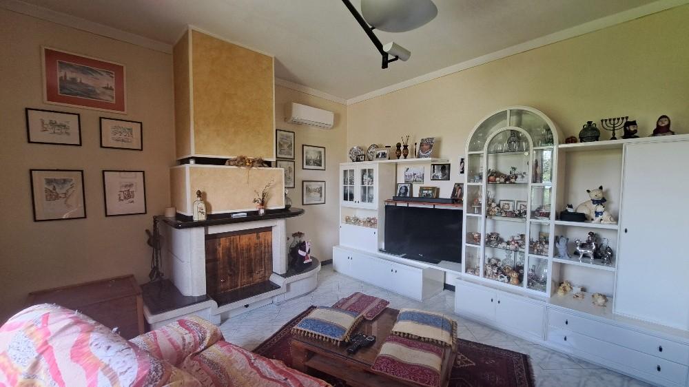 Immagine 18 di Casa colonica in vendita  a Pontedera