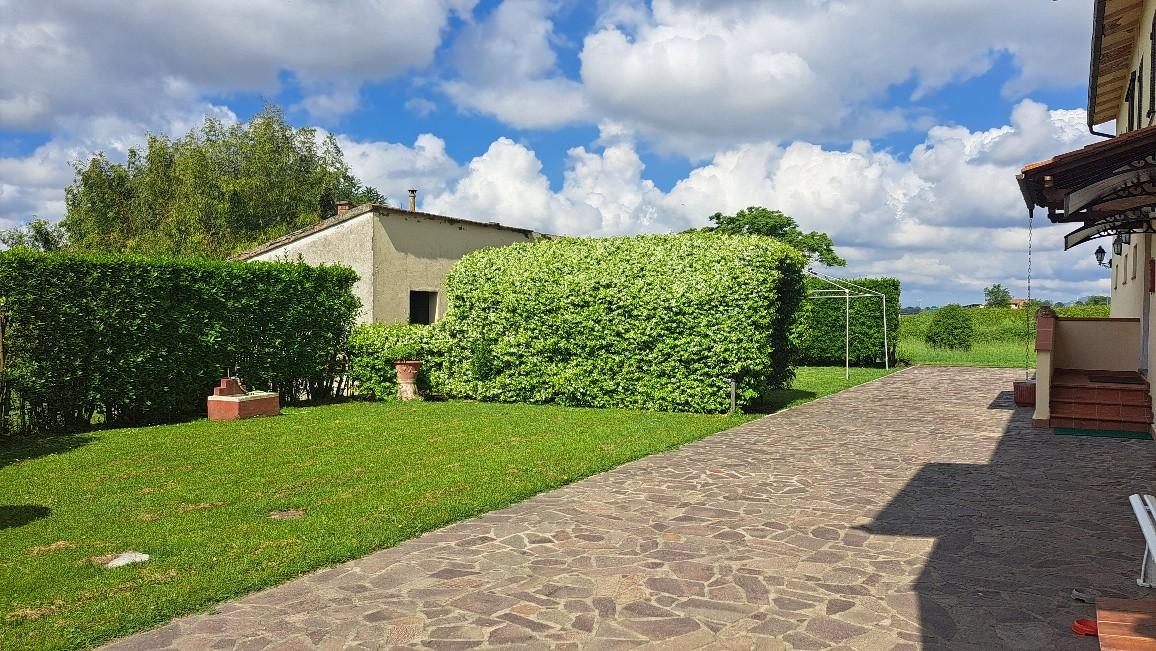 Immagine 55 di Casa colonica in vendita  a Pontedera