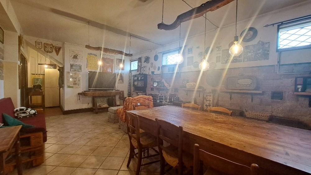 Immagine 44 di Casa colonica in vendita  a Pontedera