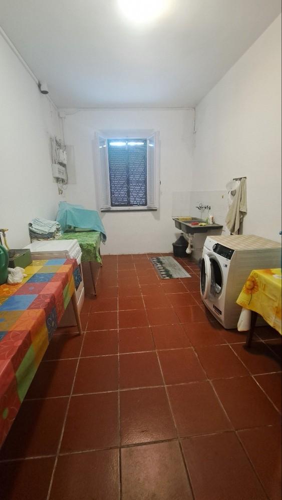 Immagine 39 di Casa colonica in vendita  a Pontedera