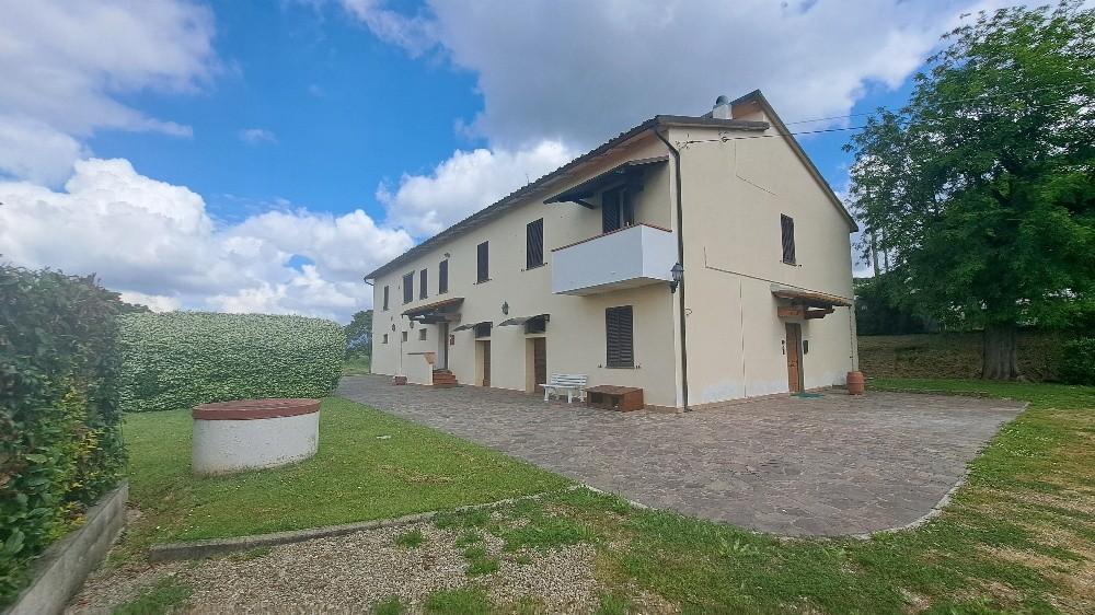 Immagine 10 di Casa colonica in vendita  a Pontedera