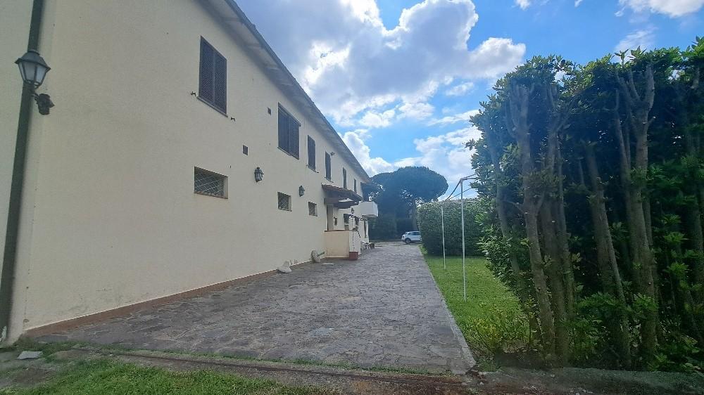 Immagine 50 di Casa colonica in vendita  a Pontedera