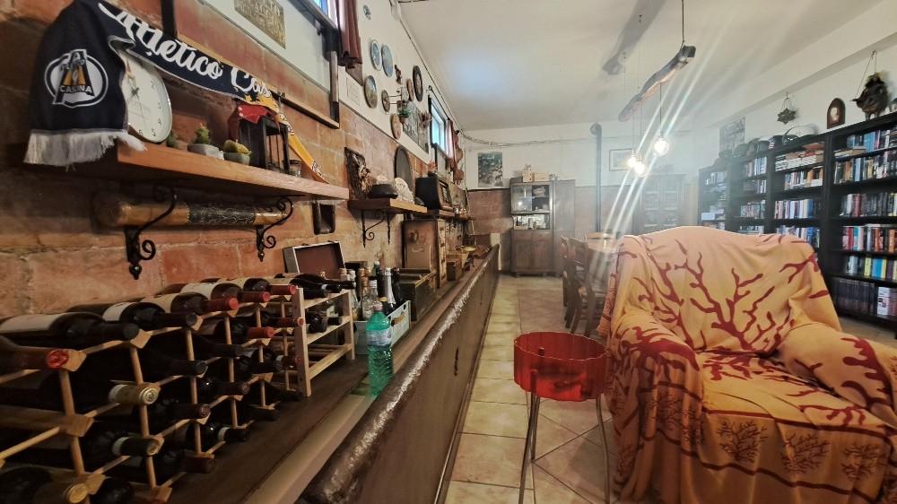 Immagine 45 di Casa colonica in vendita  a Pontedera