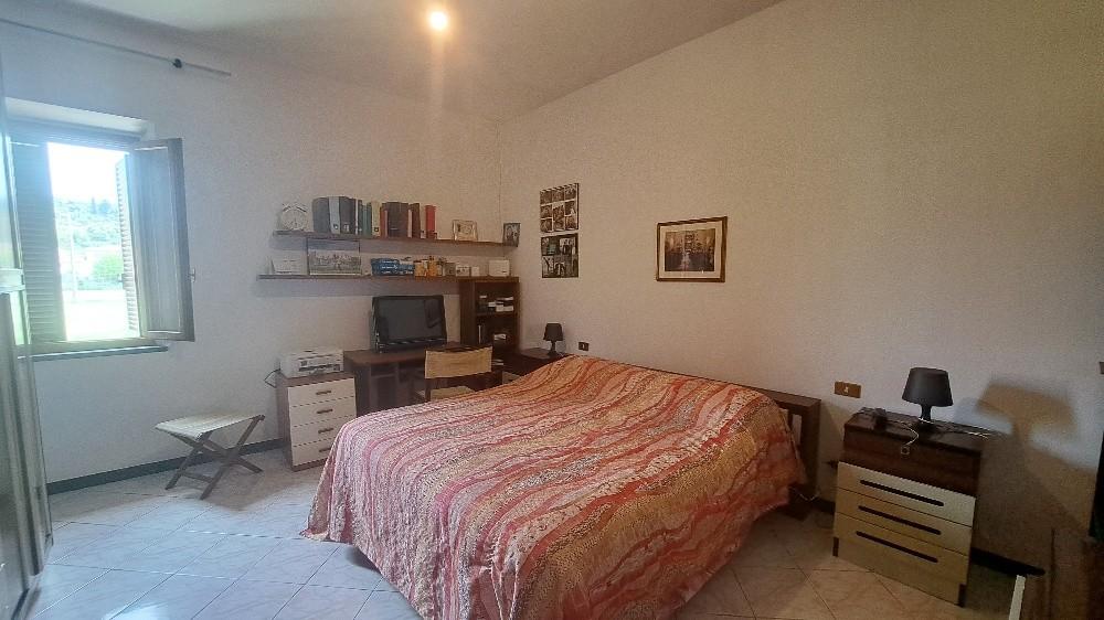 Immagine 29 di Casa colonica in vendita  a Pontedera