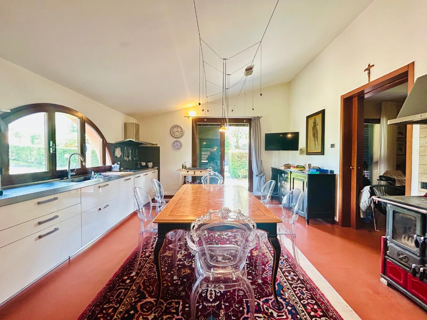 Immagine 13 di Villa in vendita  a San Miniato