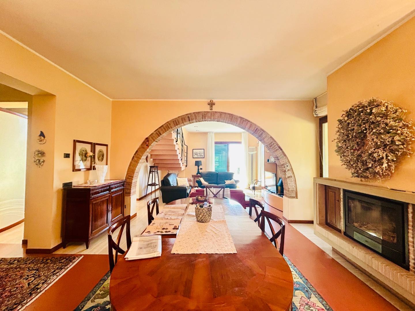 Immagine 2 di Villa in vendita  a San Miniato