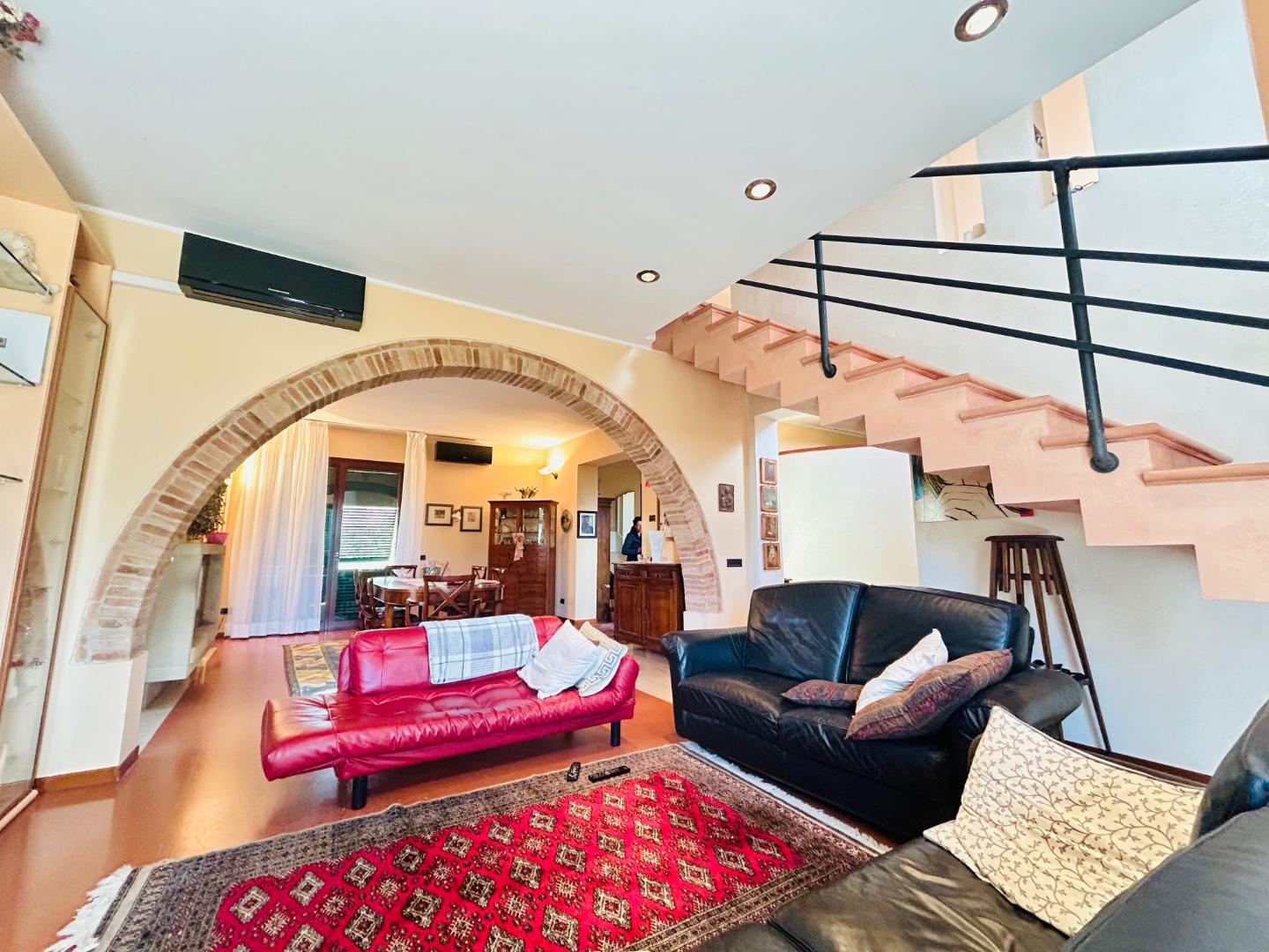 Immagine 7 di Villa in vendita  a San Miniato