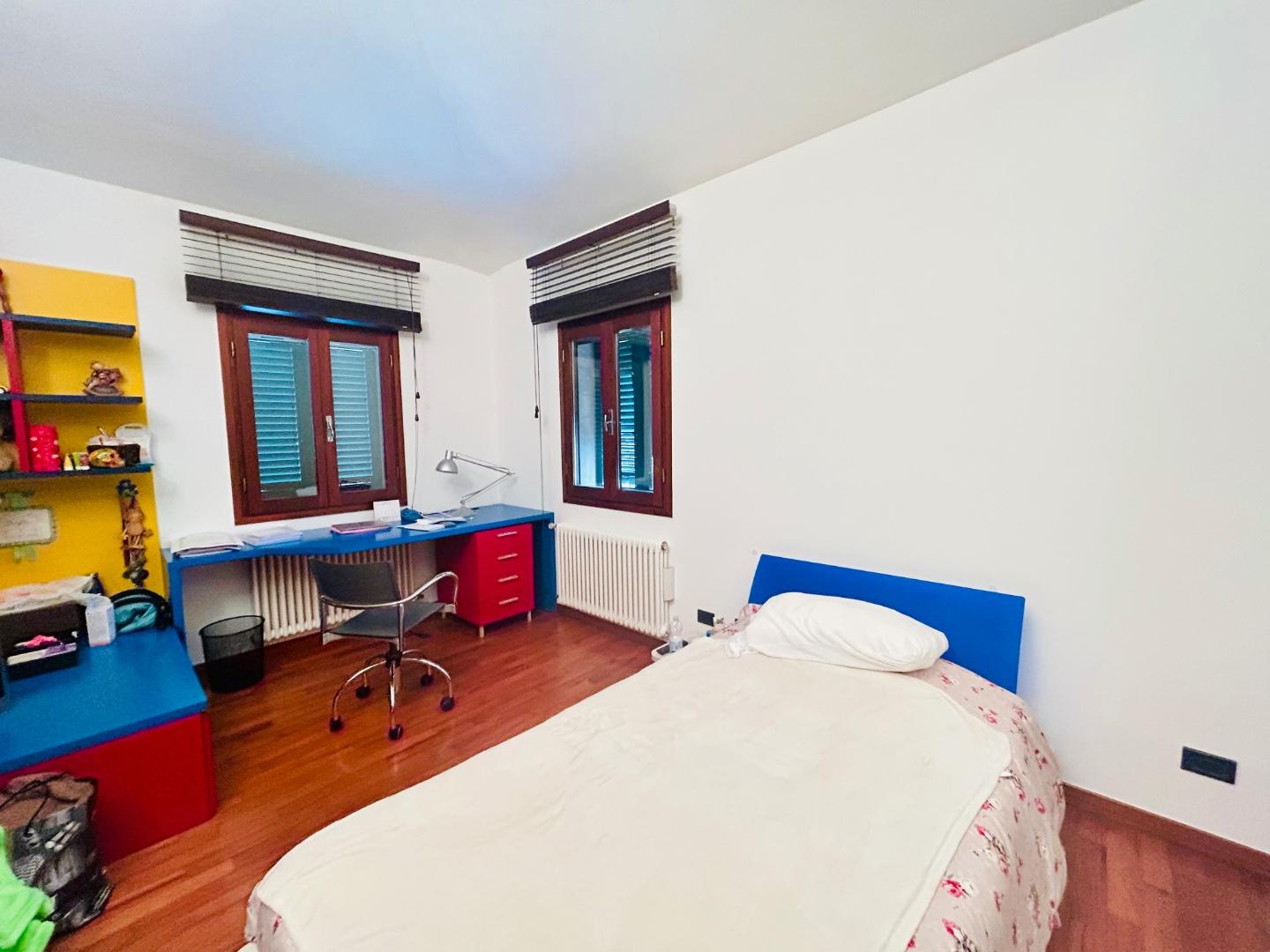 Immagine 17 di Villa in vendita  a San Miniato