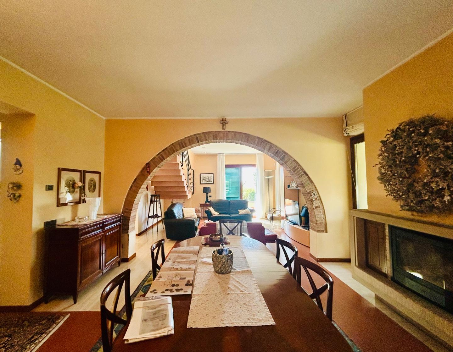 Immagine 9 di Villa in vendita  a San Miniato