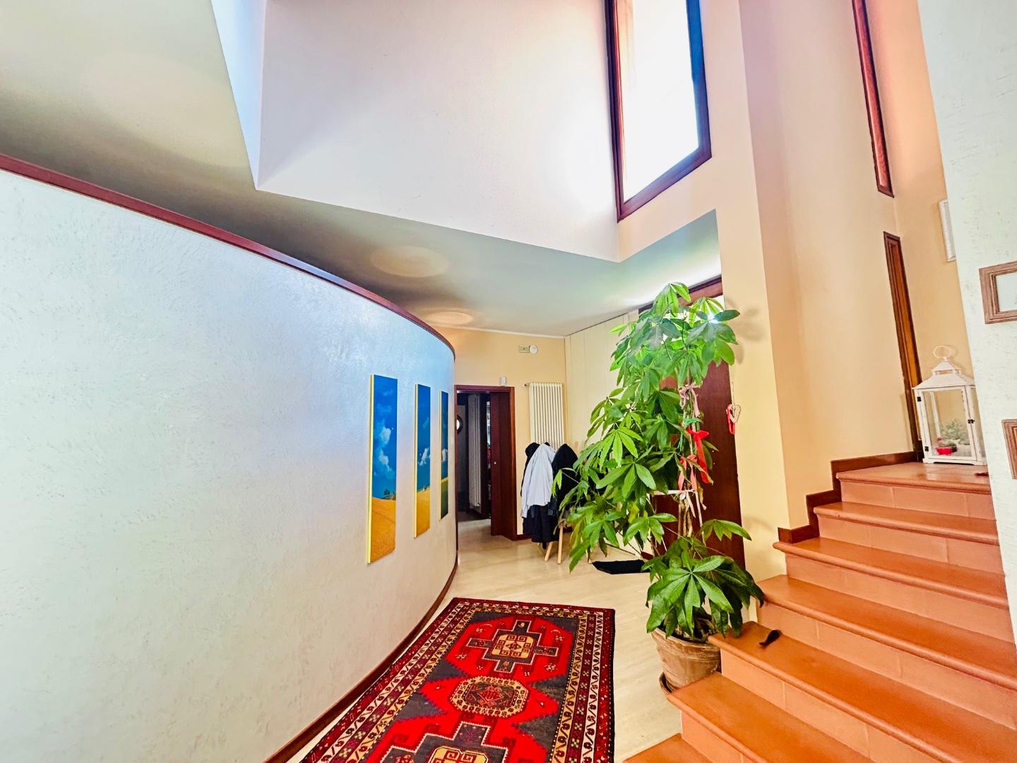 Immagine 11 di Villa in vendita  a San Miniato