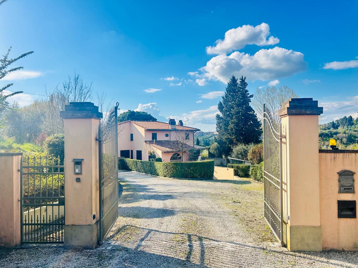 Immagine 4 di Villa in vendita  a San Miniato