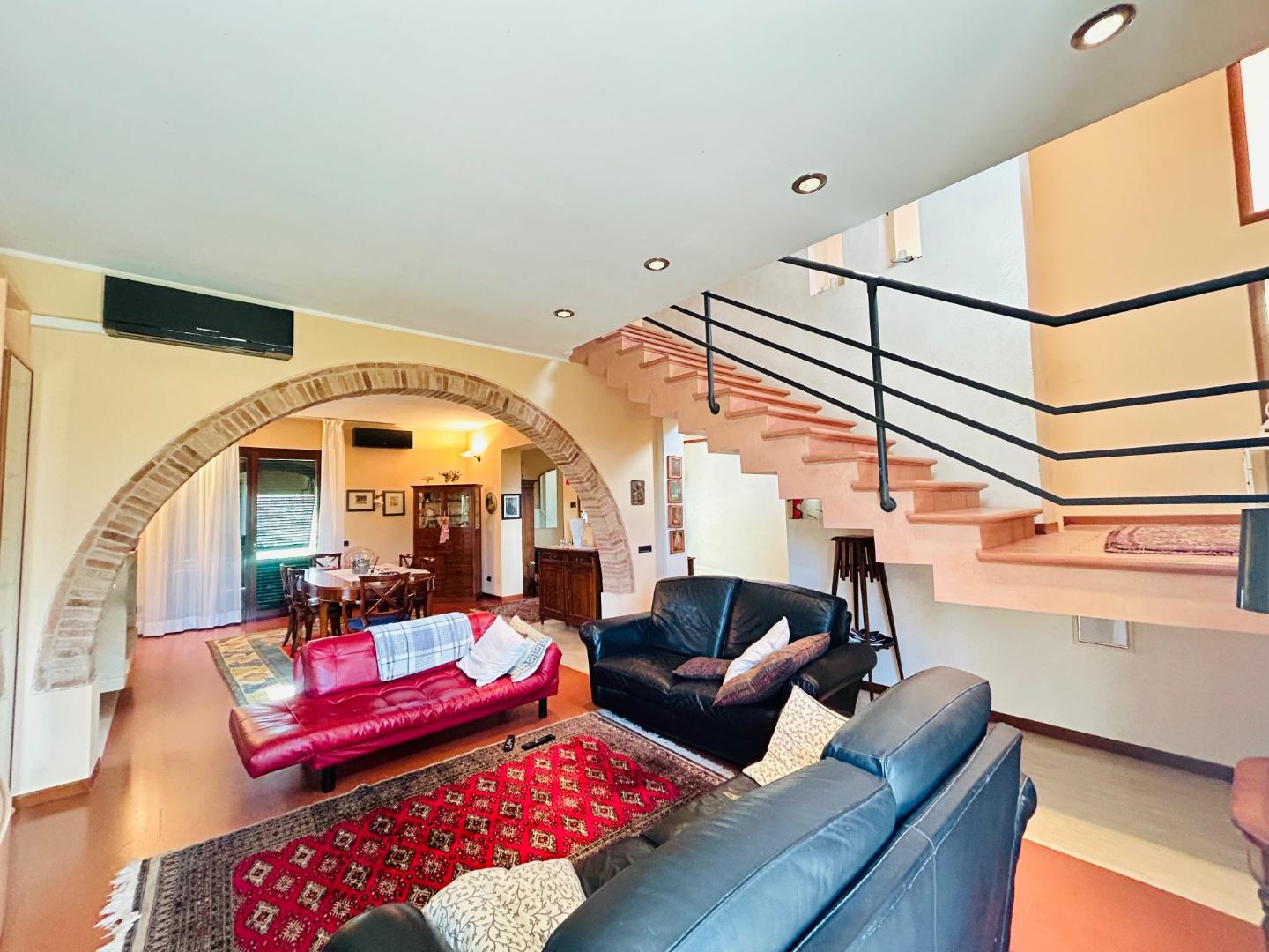 Immagine 10 di Villa in vendita  a San Miniato