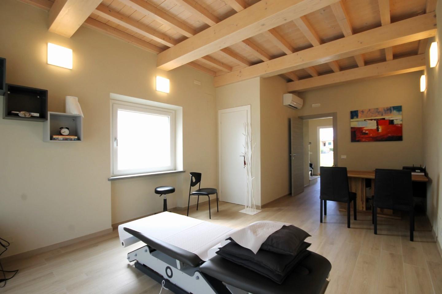 Immagine 4 di Ufficio in affitto  a Capannori