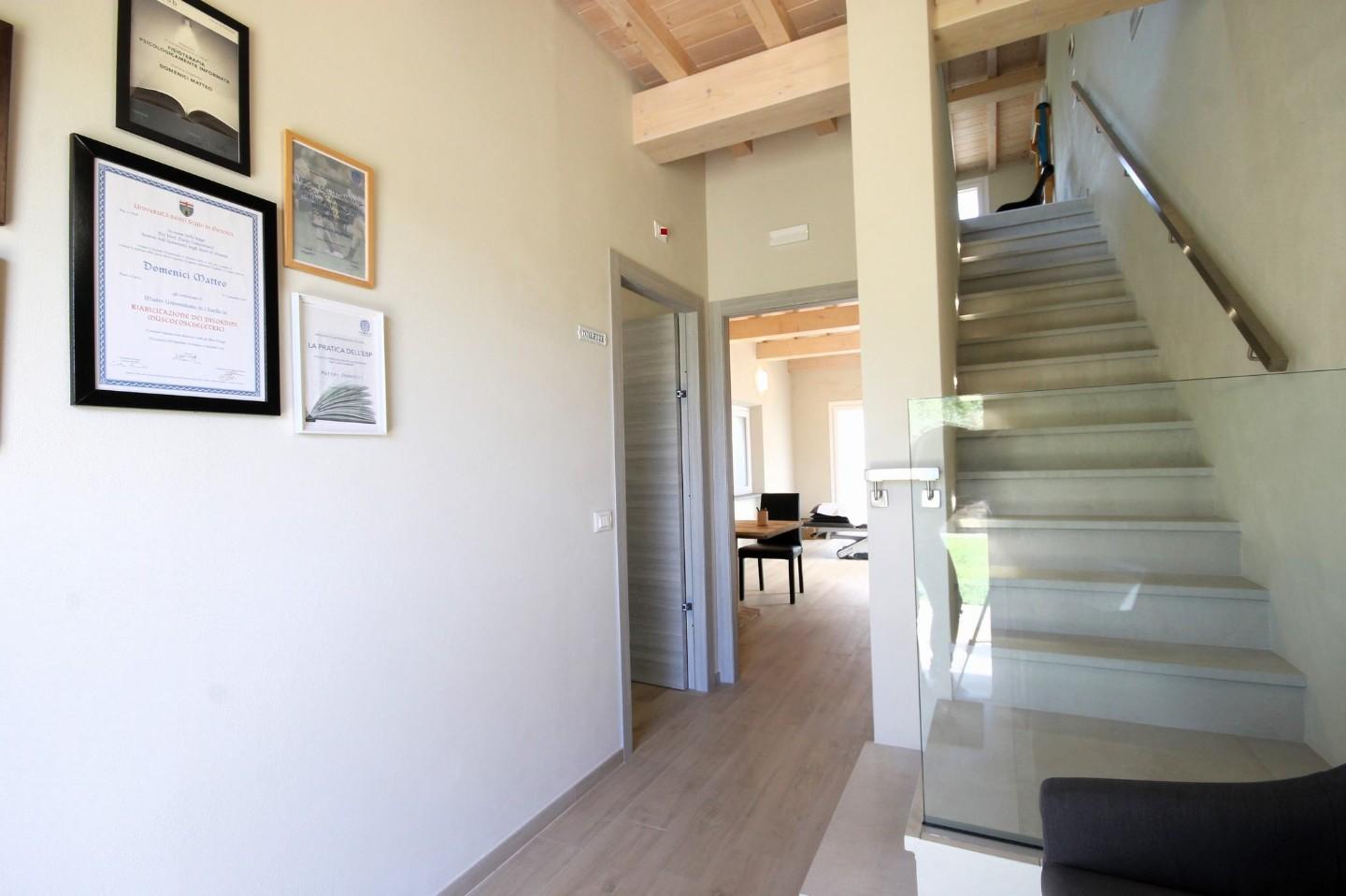 Immagine 8 di Ufficio in affitto  a Capannori