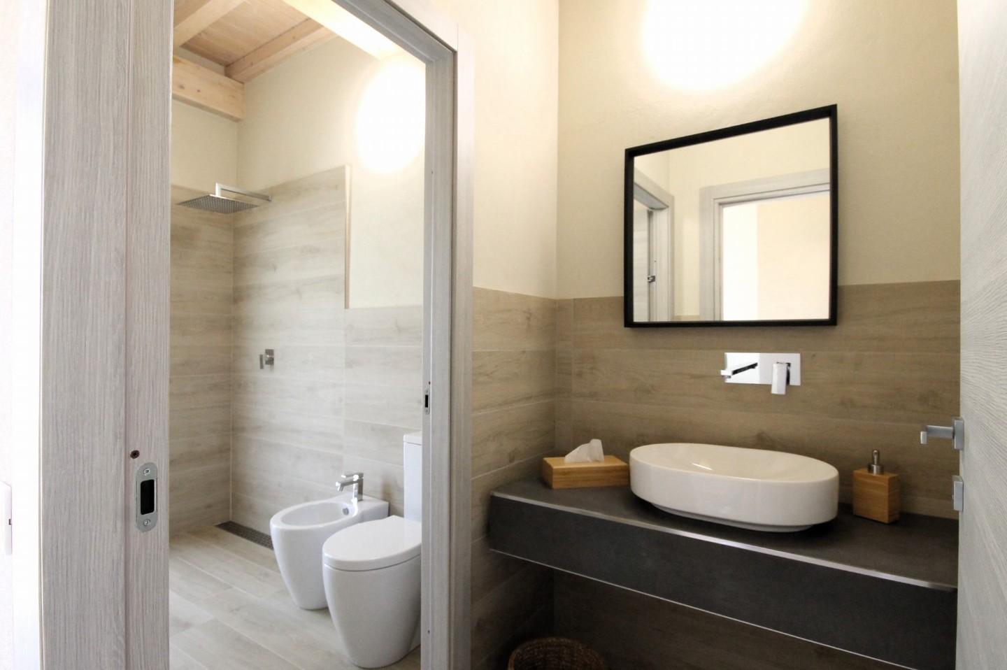 Immagine 9 di Ufficio in affitto  a Capannori