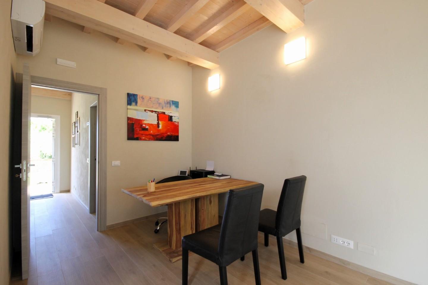 Immagine 5 di Ufficio in affitto  a Capannori