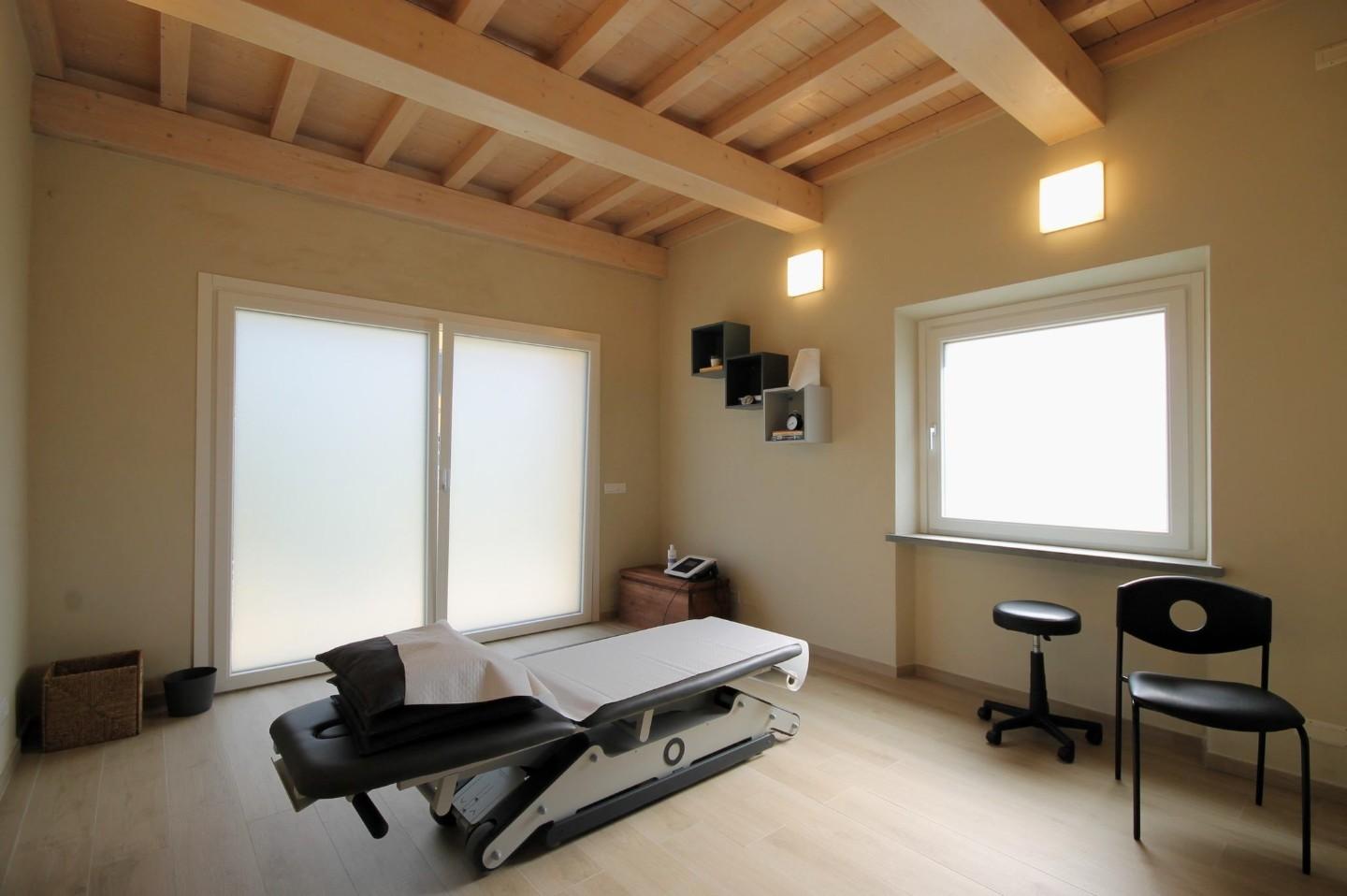 Immagine 3 di Ufficio in affitto  a Capannori