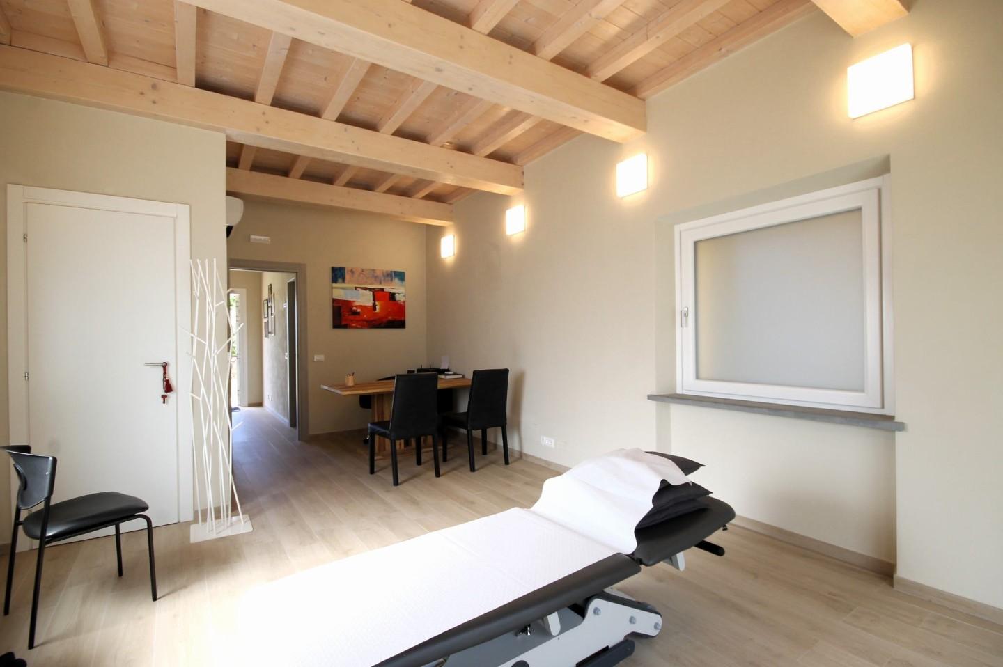 Immagine 6 di Ufficio in affitto  a Capannori