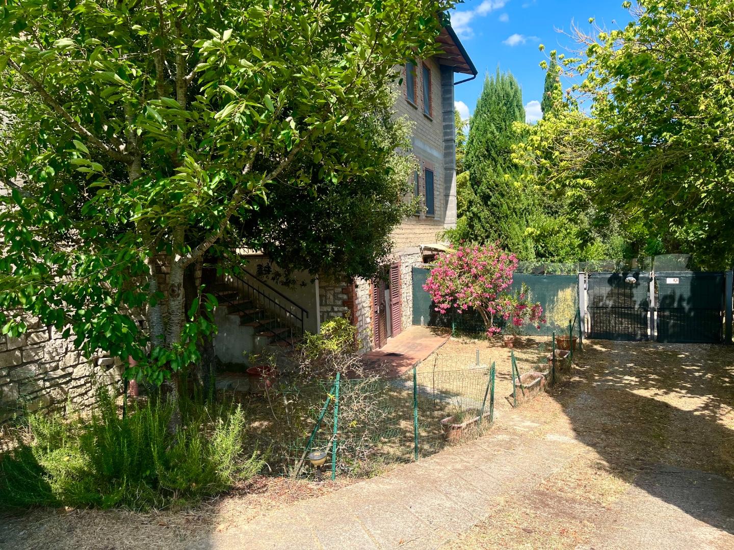 Immagine 1 di Appartamento in vendita  a Asciano