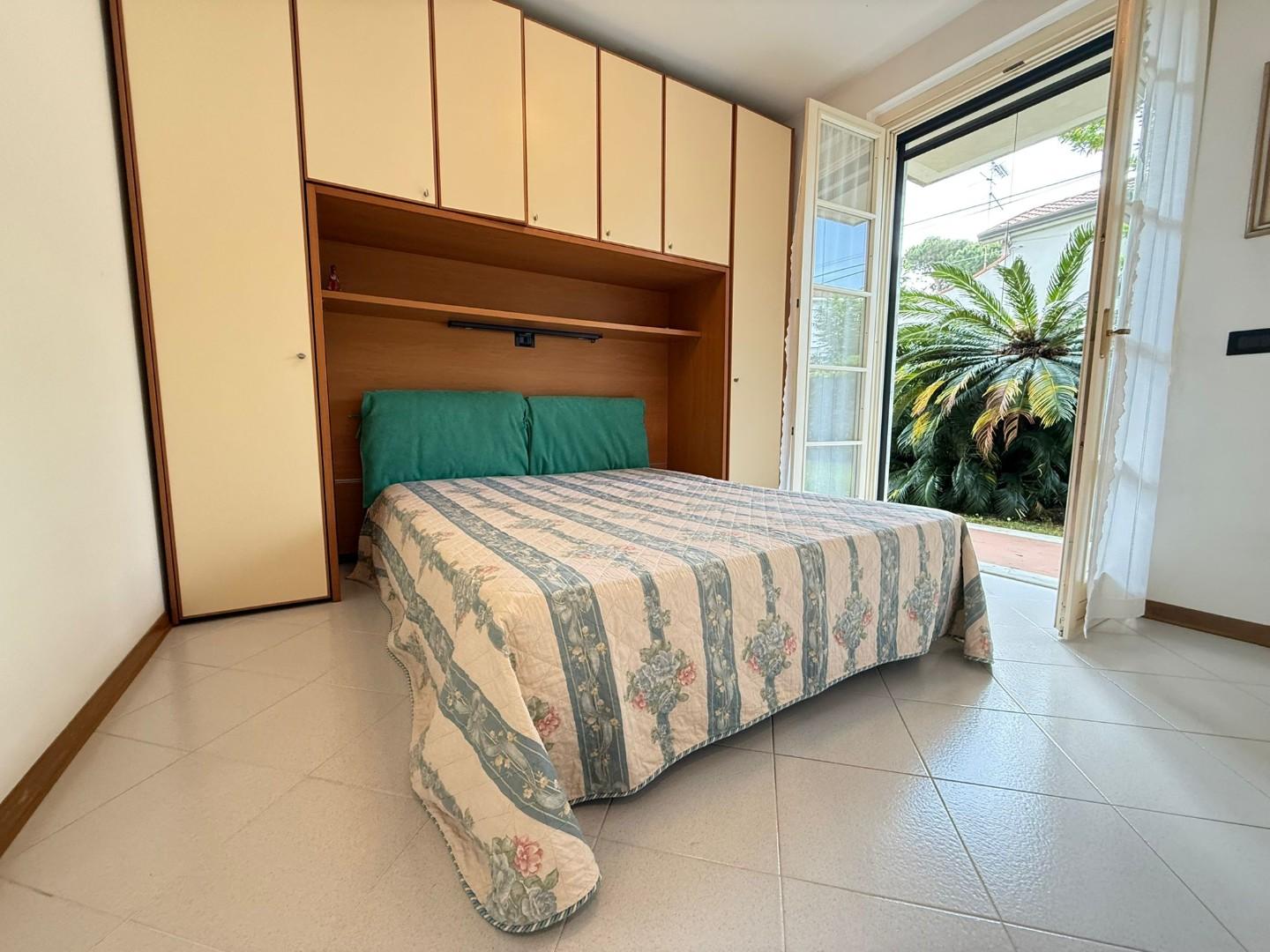 Immagine 2 di Appartamento in vendita  a Massa