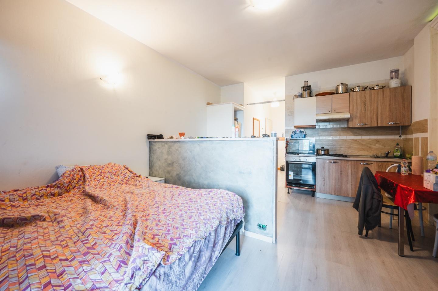 Immagine 7 di Appartamento in vendita  a Reggio Nell'emilia