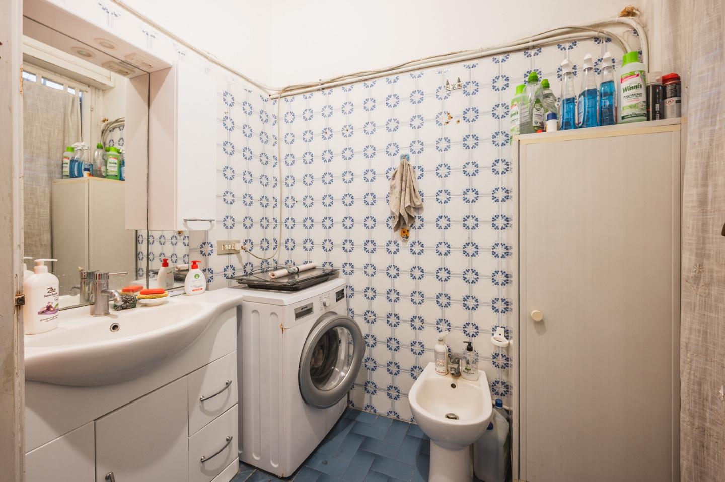 Immagine 10 di Appartamento in vendita  a Reggio Nell'emilia