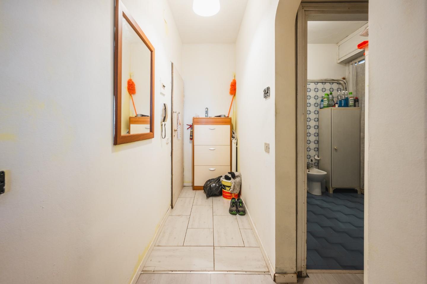 Immagine 8 di Appartamento in vendita  a Reggio Nell'emilia