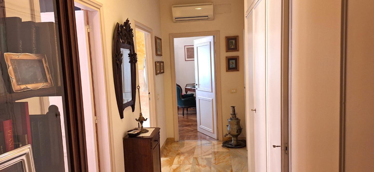 Immagine 16 di Appartamento in vendita  a Livorno