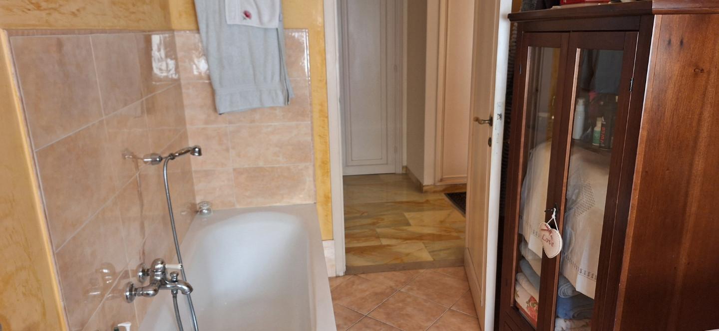 Immagine 30 di Appartamento in vendita  a Livorno