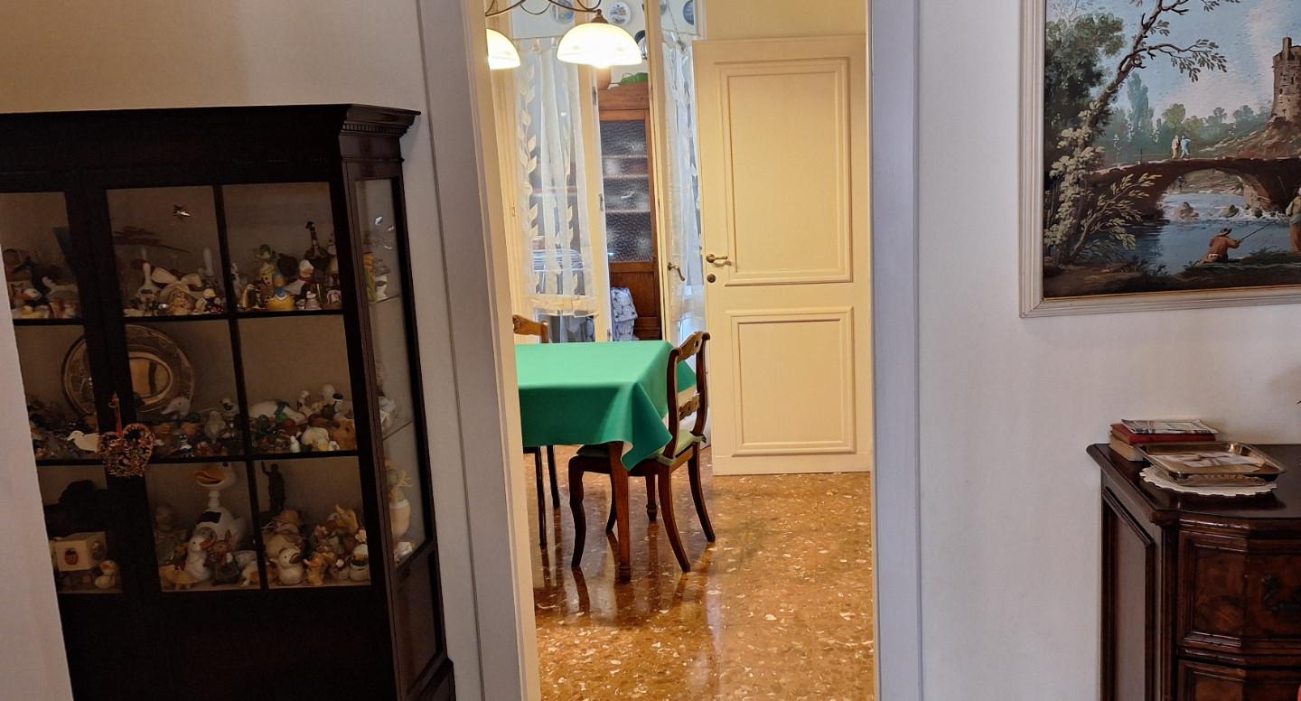 Immagine 8 di Appartamento in vendita  a Livorno