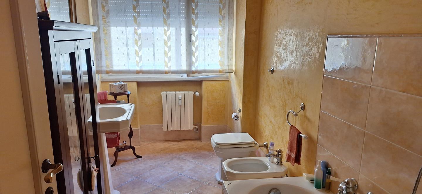 Immagine 29 di Appartamento in vendita  a Livorno