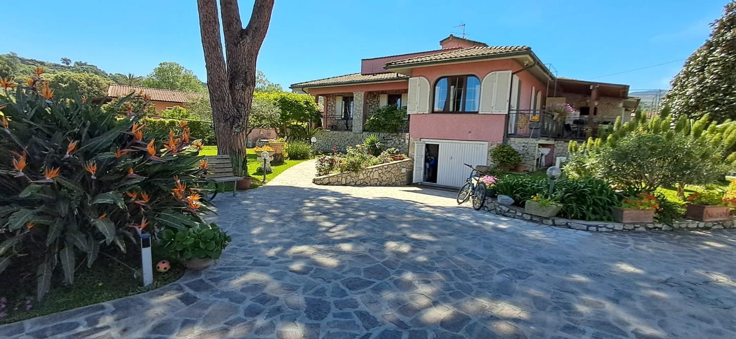 Immagine 27 di Villa in vendita  a Portoferraio