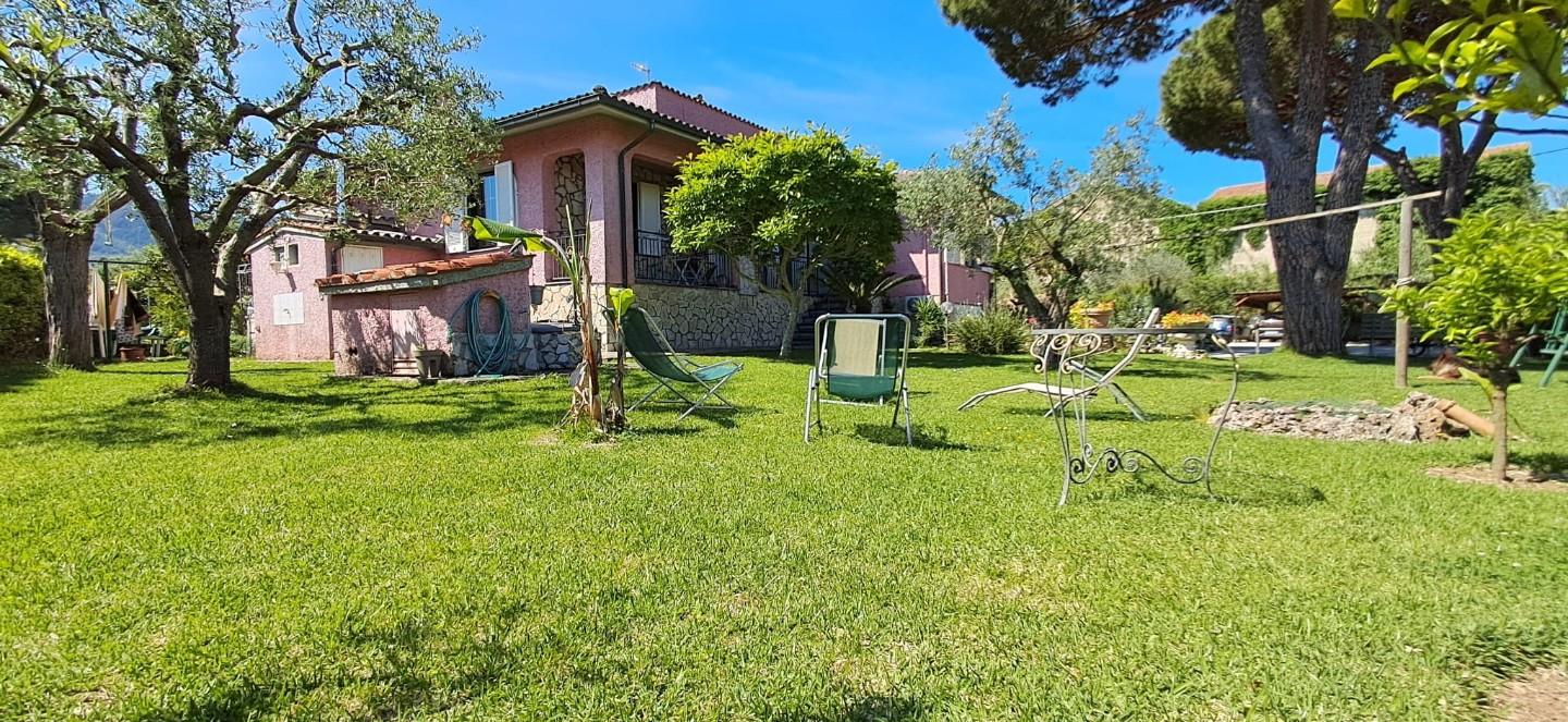 Immagine 5 di Villa in vendita  a Portoferraio