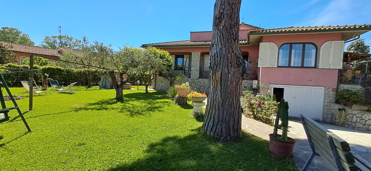 Immagine 2 di Villa in vendita  a Portoferraio