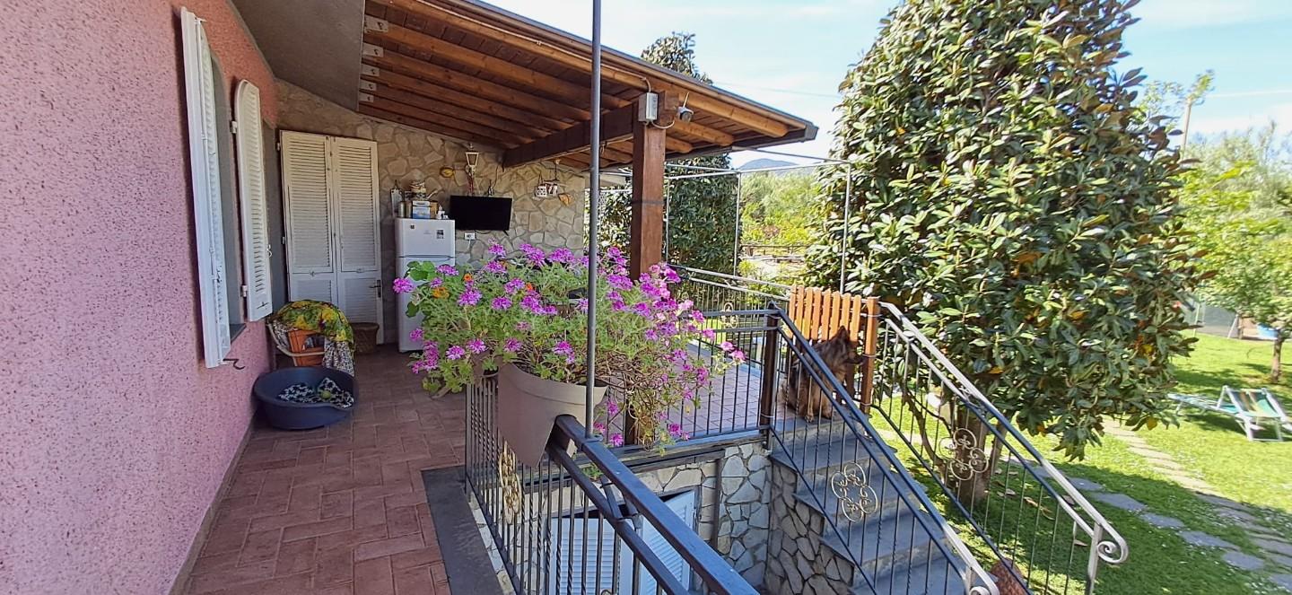 Immagine 21 di Villa in vendita  a Portoferraio