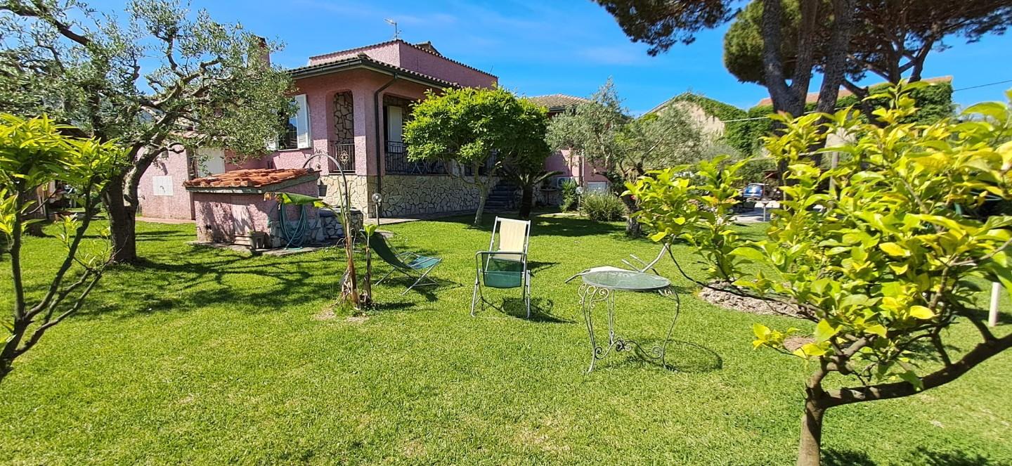 Immagine 3 di Villa in vendita  a Portoferraio