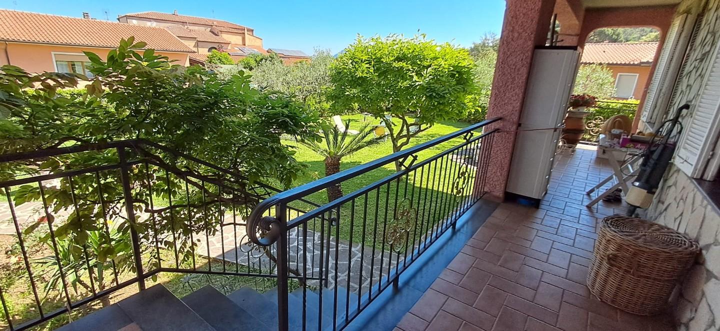 Immagine 4 di Villa in vendita  a Portoferraio