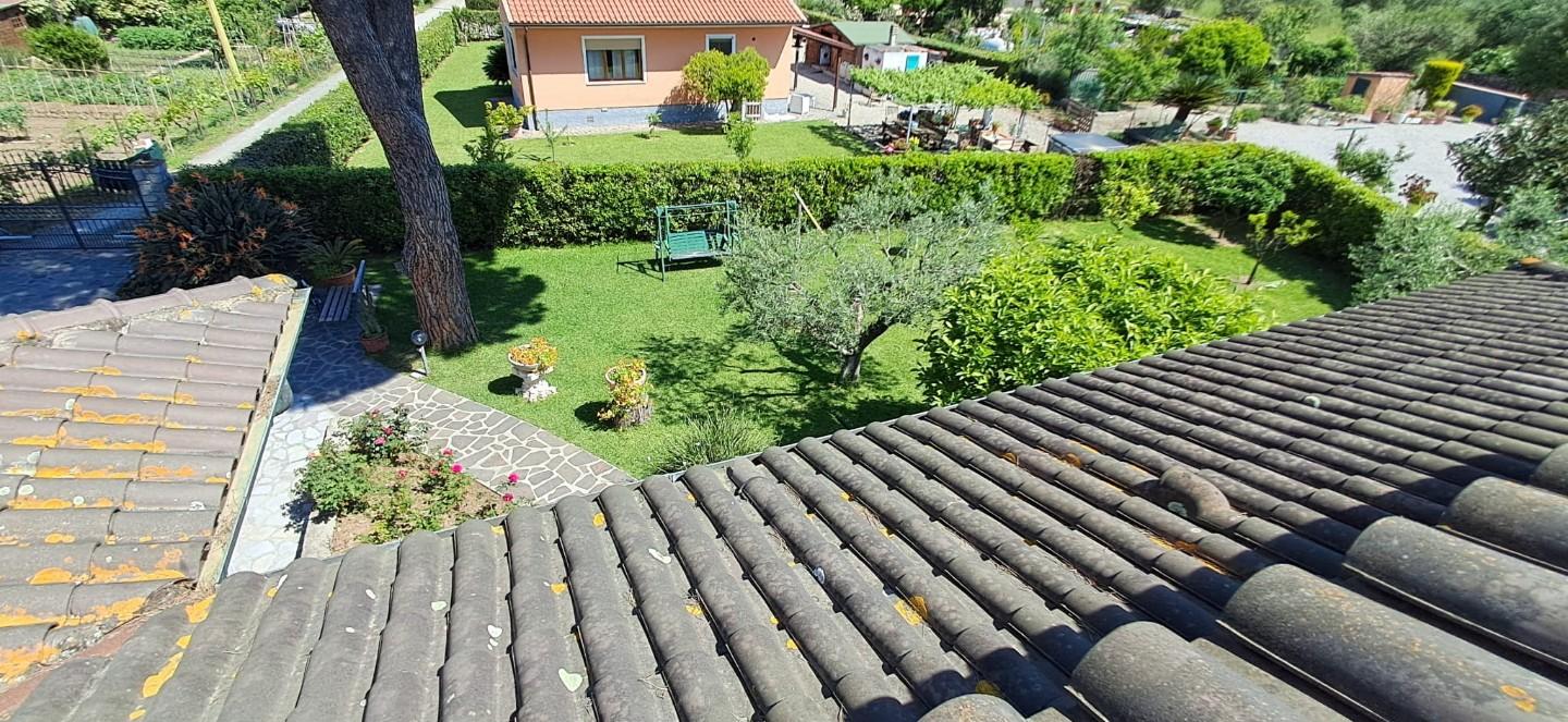Immagine 11 di Villa in vendita  a Portoferraio